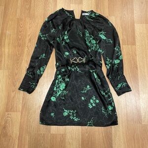 Zara dress size medium button missing in back of dress. Pit to pit is 18 inches